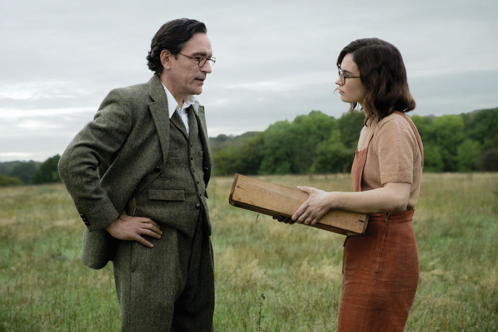 Ben Chaplin and Lily James play archaeologists Stuart and Peggy Piggott. (Image: Larry Horricks/Netflix © 2021)